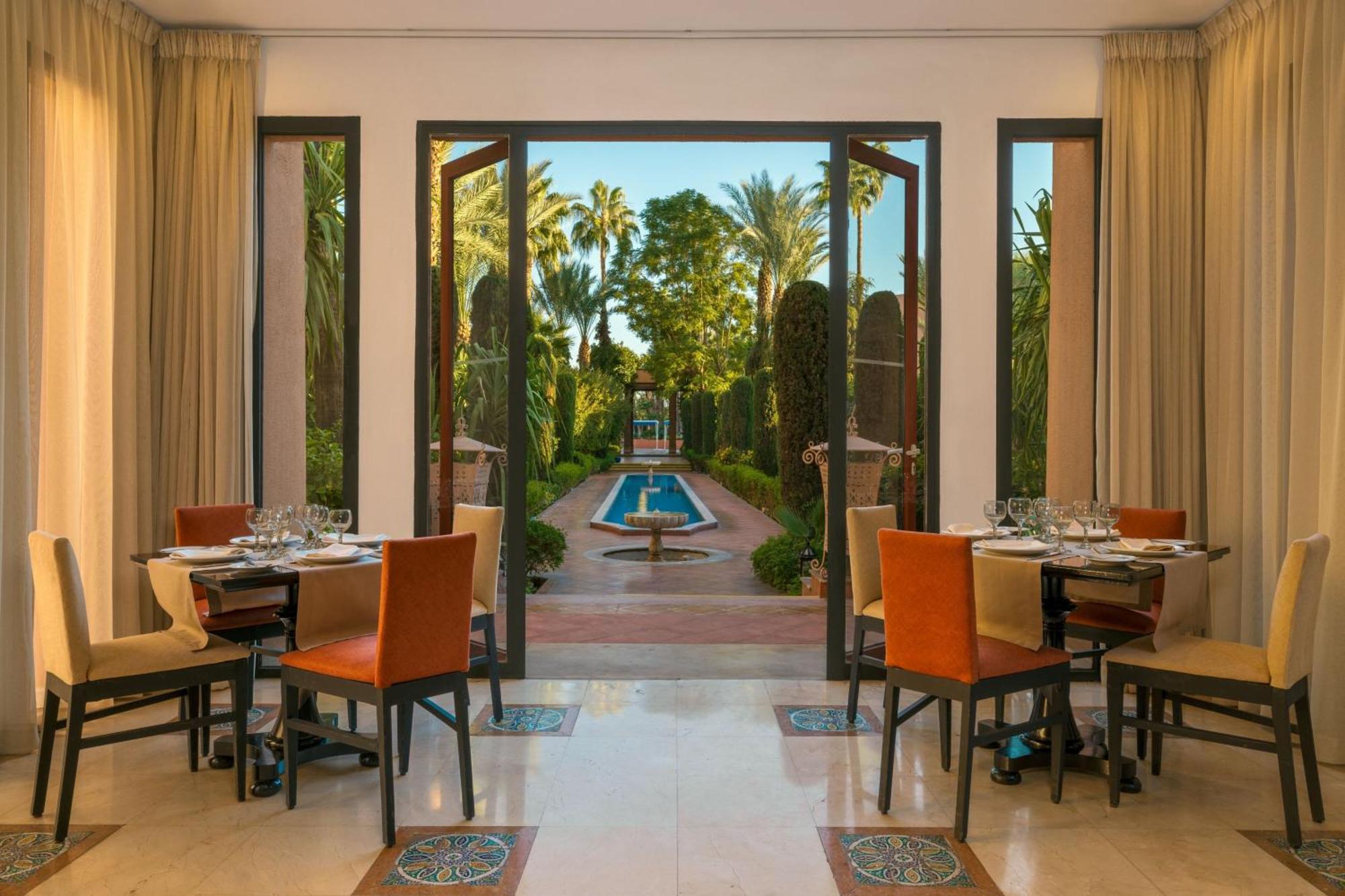 เลอ เมริเดียน เอ็นฟิส Hotel มาร์ราเกช ภายนอก รูปภาพ The restaurant at the hotel